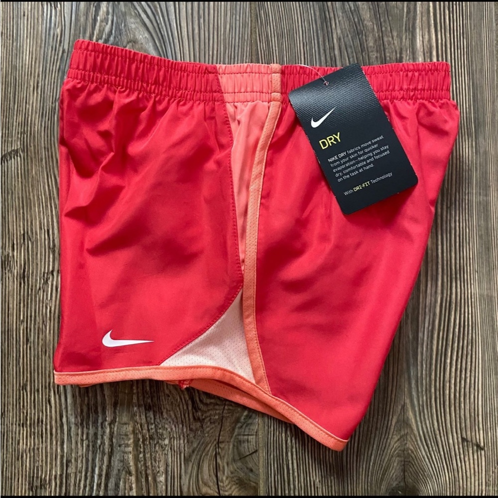 Girls Nike Tempo shorts